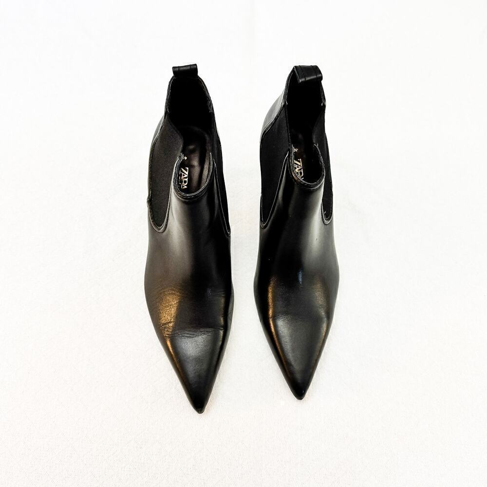 Zara Pointy Toe Leather Heeled Bootie Size 40 MINT